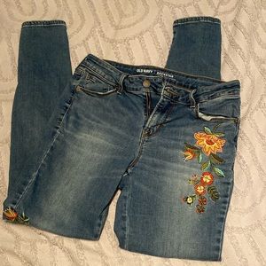 Floral embroidered stretchy jeans, size 6
